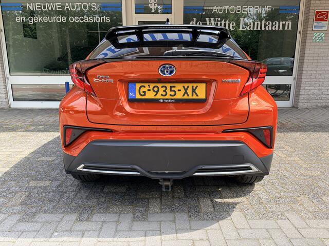 Toyota C-HR 2.0 Hybrid Launch Edition 32.000 K.M. Two Tone/Lederen bekl./Cruise contr. adapt./Dode hoek detect./Elektr. verstb. stoel/Autom. airco/JBL Audio Premium/Verw. inklpb. buitensp./Navigatie full Map/ Keyless entry+Start/LM 18 Inch