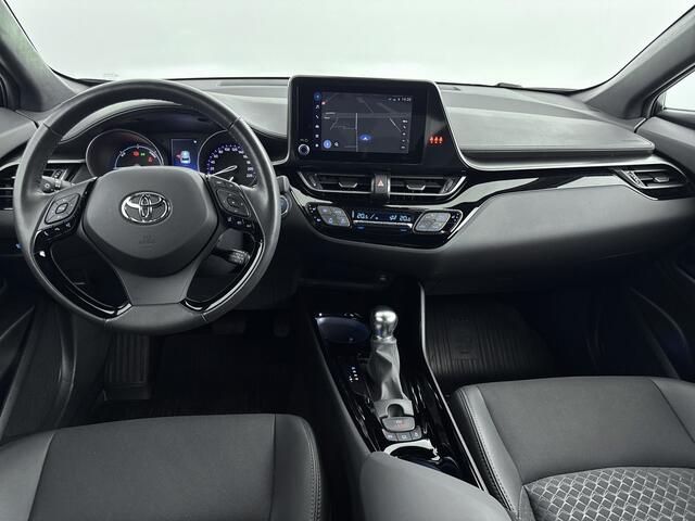 Toyota C-HR 2.0 Hybrid Executive | Apple Carplay/Android Auto | Bi-Tone Metaallak | Lichtmetalen Velgen 18'' | Parkeersensoren V+A |