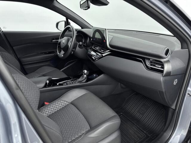 Toyota C-HR 2.0 Hybrid Executive | Apple Carplay/Android Auto | Bi-Tone Metaallak | Lichtmetalen Velgen 18'' | Parkeersensoren V+A |