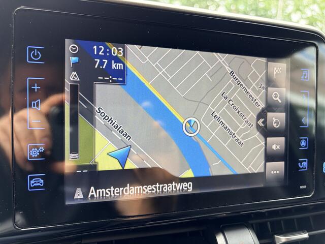 Toyota C-HR 1.8 Hybrid Executive Navi Full Map/Achteruitr. Camer/Verwarmde in hoogte verst.bare stoel/Verw. inklapbare spiegels/Cruise Contr. Adaptief/Keyles Entry/Multifunction. Stuur/Parkeerassistent/18 Inch L/M