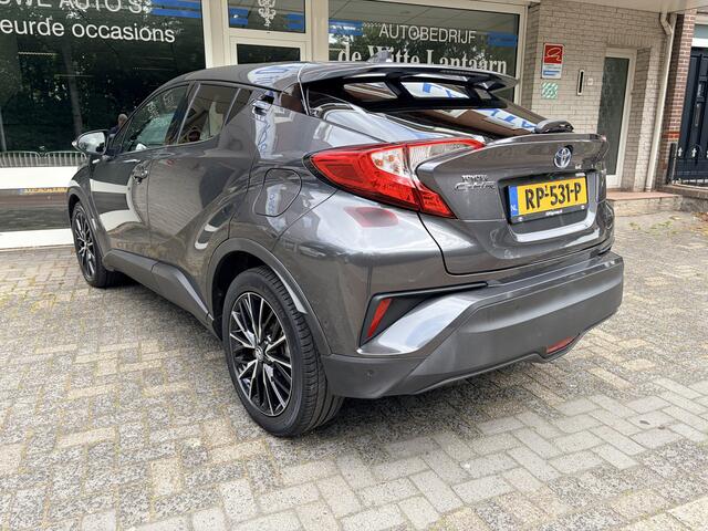 Toyota C-HR 1.8 Hybrid Style Navi Full Map/Keyless Entry/In Hoogte Verw. voorstoelen/Parkeersens. V+A./Dodehoek Detect./Cruise Contr. Adapt./Verw. elektr. inklapb. buitenspiegels/Audio Install. Premium/Mistlampe Voor