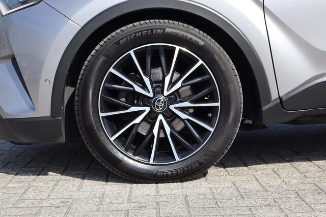 Toyota C-HR 1.8 Hybrid Dynamic Stoelverwarming/Achteruitrijcamera/Dodehoek assistent/Navigatie/DAB/Bluetooth/Climate control/18 inch Licht metaal