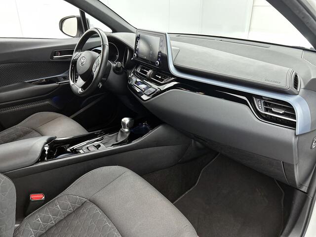 Toyota C-HR 1.8 Hybrid Style | Dodehoek detectie | Parkeersensoren voor+achter | Stoelverwarming | Trekhaak afneembaar | Navigatie | Apple CarPlay/Android auto | Full LED verlichting |