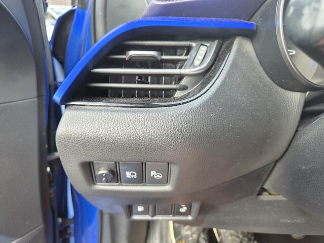 Toyota C-HR 1.8 Hybrid Bi-Tone clima Camera leer