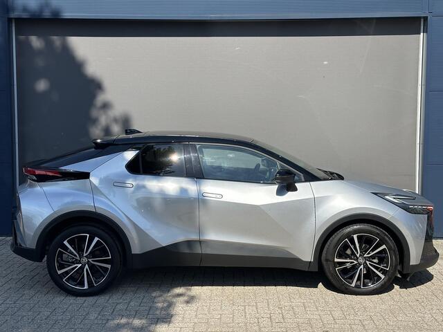 Toyota C-HR 1.8 Hybrid 140 PK Executive | Meest Complete Uitvoering | Origineel NL- Auto met slechts 18.800 KM | Next Gen. Pack | Panoramadak | Navigatie | JBL Audio | Elektrische Kofferklep | Head Up Display | LED Verlichting | Elektrische Stoel Verstelling met Gehe