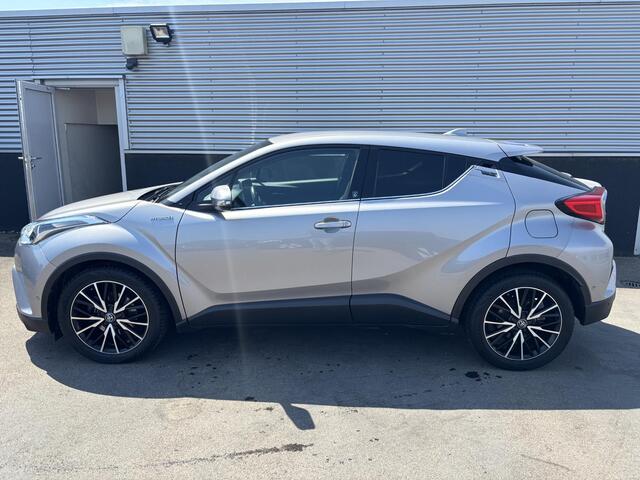 Toyota C-HR 1.8 Hybrid Style Navigatie, Dodehoekdetectie, Stoelverwarming, Stuurwiel verwarmd, Smart Key, LMV, Parkeersensoren