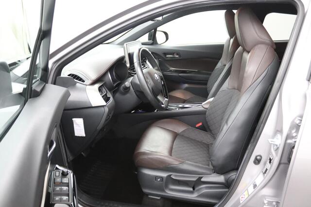 Toyota C-HR 1.8 Hybrid Executive | Kunst Lederen Bekleding | Keyless Entry | Parkeersensoren en Camera | Navigatie | Licht en regensensor |