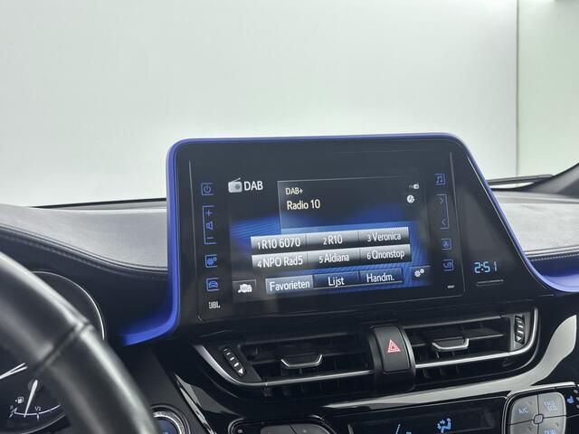 Toyota C-HR 1.8 Hybrid Bi-Tone Plus | Parkeersensoren V+A | JBL | Stuur-Stoelverwarming |
