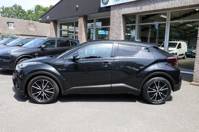 Toyota C-HR 1.8 Hybrid Bi-Tone TREKHAAK LEER STOEL/STUURVERW. CAMERA NAVI ACC CLIMA PDC 18''LMV NAP DEALERONDH.
