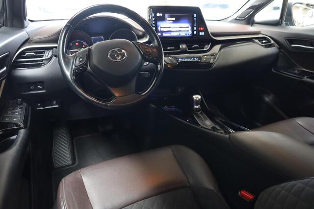 Toyota C-HR 1.8 Hybrid Bi-Tone TREKHAAK LEER STOEL/STUURVERW. CAMERA NAVI ACC CLIMA PDC 18''LMV NAP DEALERONDH.
