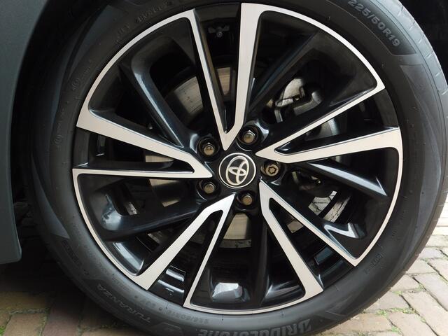 Toyota C-HR 2.0 Plug-in Hybrid 220 Executive