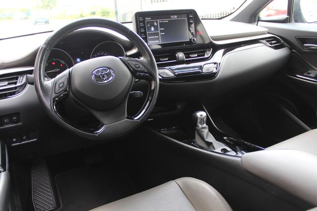 Toyota C-HR 2.0 Hybrid Executive Limited | Rijklaar | Stoel-/stuurverw. | Apple/Android | Sensoren v+a | Half-leder | Keyless | LED | Camera