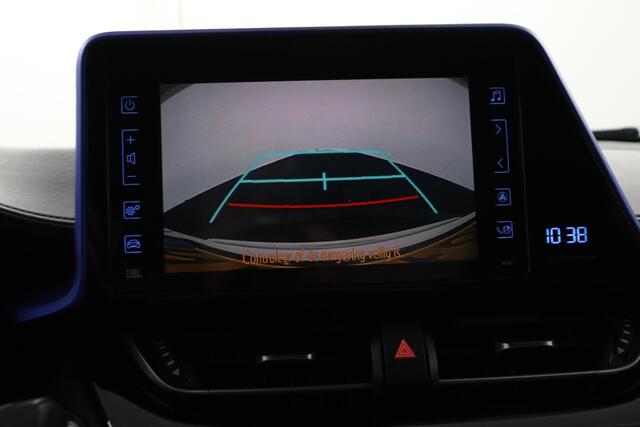 Toyota C-HR 1.8 Hybrid Bi-Tone Plus | Navigatie systeem | Parkeer sensoren | dodehoek detectie |