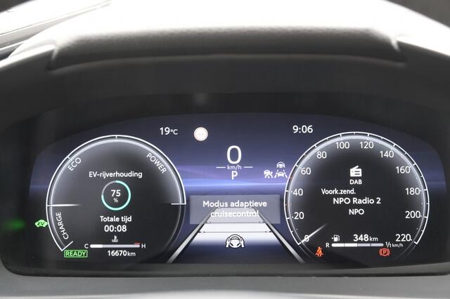 Toyota C-HR 1.8 Hybrid 140 First Edition Automaat | Adaptive High Beam System (AHS) | Parkeer- & manoeuvreerhulp d.m.v. sensoren met remfunctie voor objecten, voertuigen én voetgangers | Panoramic View Monitor;