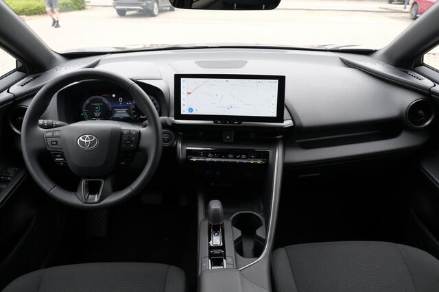 Toyota C-HR 1.8 Hybrid 140 First Edition Automaat | Adaptive High Beam System (AHS) | Parkeer- & manoeuvreerhulp d.m.v. sensoren met remfunctie voor objecten, voertuigen én voetgangers | Panoramic View Monitor;