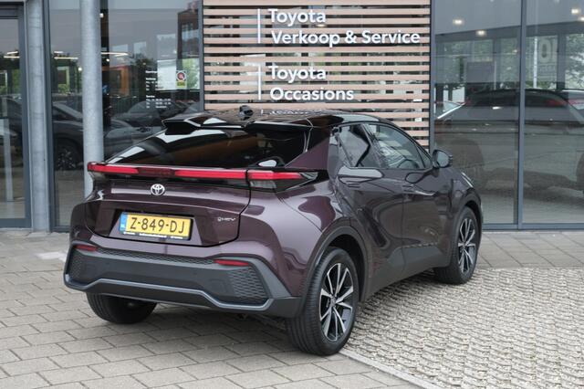 Toyota C-HR 1.8 Hybrid 140 First Edition Automaat | Adaptive High Beam System (AHS) | Parkeer- & manoeuvreerhulp d.m.v. sensoren met remfunctie voor objecten, voertuigen én voetgangers | Panoramic View Monitor;