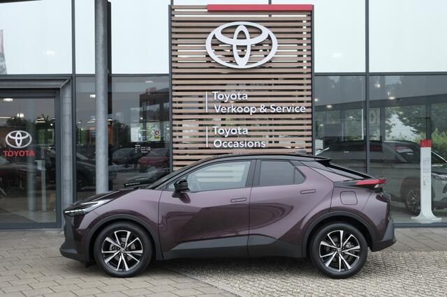 Toyota C-HR 1.8 Hybrid 140 First Edition Automaat | Adaptive High Beam System (AHS) | Parkeer- & manoeuvreerhulp d.m.v. sensoren met remfunctie voor objecten, voertuigen én voetgangers | Panoramic View Monitor;