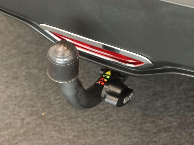 Toyota C-HR 1.8 Hybrid Bi-Tone - ORIGINEEL NEDERLANDSE AUTO - ACHTERUITRIJCAMERA - NAVIGATIESYSTEEM FULL MAP - CRUISE CONTROL ADAPTIEF - DODEHOEKDETECTIE - KEYLESS ENTRY - VOORSTOELEN VERWARMD - PARKEERSENSOREN VOOR EN ACHTER - PARKEER ASSISTENT - AUDIO INSTALLATIE P