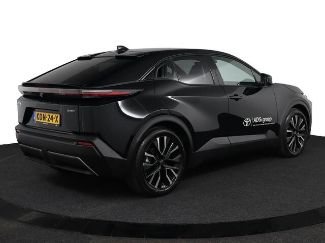 Toyota C-HR First Edition 77 kWh | Apple Carplay/Android Auto | Parkeersensoren | Stoel/stuurverwarming | Elektrische Achterklep | 20 inch Velgen |