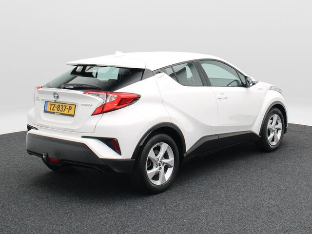 Toyota C-HR 1.8 Hybrid Active 122 Pk | Stoelverwarming | Adaptive Cruise | Camera | Trekhaak | Navigatie | 17 Inch | 133.501 Km !!