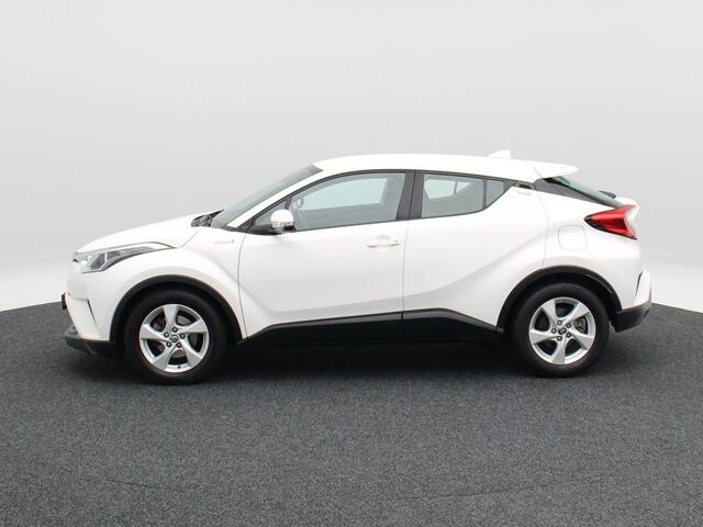 Toyota C-HR 1.8 Hybrid Active 122 Pk | Stoelverwarming | Adaptive Cruise | Camera | Trekhaak | Navigatie | 17 Inch | 133.501 Km !!