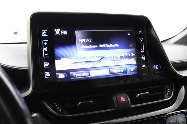 Toyota C-HR 1.8 Hybrid Bi-Tone | Stuur en stoelverwarming | Dodehoek herkenning | Lederen bekleding |