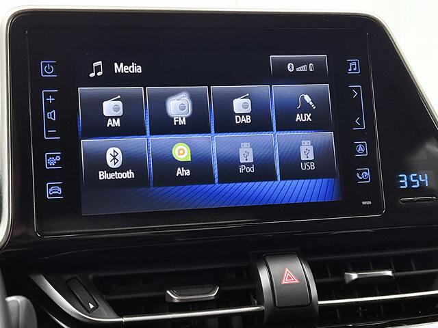 Toyota C-HR 1.8 Hybrid Style | Dealer Onderhouden | Dodehoek detectie | Parkeersensoren Voor+achter met assistent | Stoel+stuurverwarming | Navigatie | DAB | Climate Control | Climate Control | Cruise Control Adaptive |