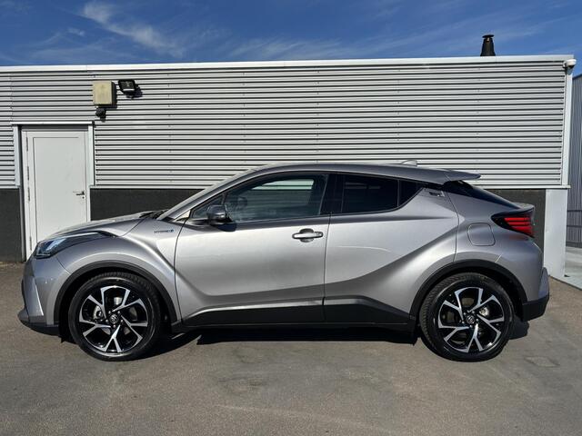 Toyota C-HR 1.8 Hybrid Style Trekhaak, Navigatie, Dodehoekdetectie, Stoelverwarming, LMV, Parkeersensoren voor + achter, Smart Key, Nieuw geleverd en dealeronderhouden