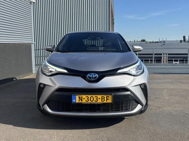 Toyota C-HR 1.8 Hybrid Style Trekhaak, Navigatie, Dodehoekdetectie, Stoelverwarming, LMV, Parkeersensoren voor + achter, Smart Key, Nieuw geleverd en dealeronderhouden