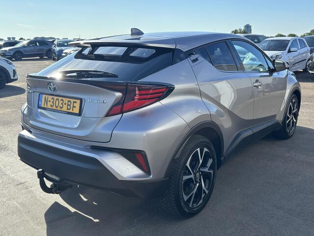 Toyota C-HR 1.8 Hybrid Style Trekhaak, Navigatie, Dodehoekdetectie, Stoelverwarming, LMV, Parkeersensoren voor + achter, Smart Key, Nieuw geleverd en dealeronderhouden