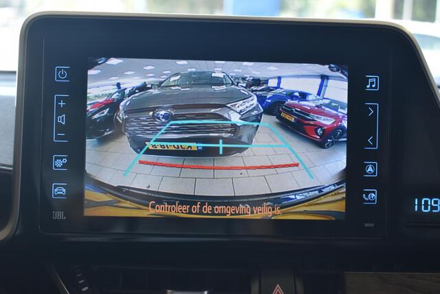 Toyota C-HR 1.8 Hybrid Dynamic 1e Eigenaar | 100% Dealer onderhouden | JBL | Luxe Lederen Bekleding | Treeplanken | BSM | Navigatie | Camera | 12 mnd BOVAG garantie | Whatsapp 06-53188999