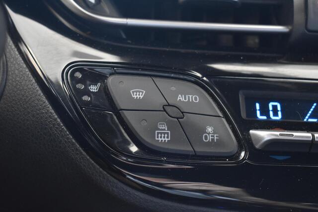 Toyota C-HR 1.8 Hybrid Dynamic 1e Eigenaar | 100% Dealer onderhouden | JBL | Luxe Lederen Bekleding | Treeplanken | BSM | Navigatie | Camera | 12 mnd BOVAG garantie | Whatsapp 06-53188999