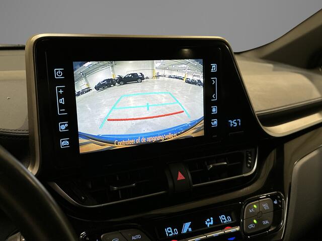 Toyota C-HR 1.8 Hybrid Dynamic | NL Auto | Navigatie | Stoelverwarming | Achteruitrijcamera | Onderweg-naar-dealer