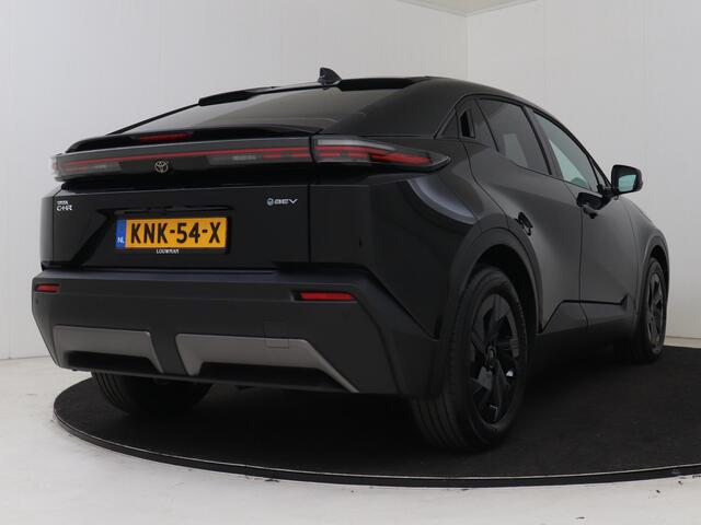 Toyota C-HR First Edition 77 kWh | BTW voertuig | 18" | dodehoek detectie | Stoel+stuurverwarming | Parkeersensoren voor+achter | Elektrische achterklep |