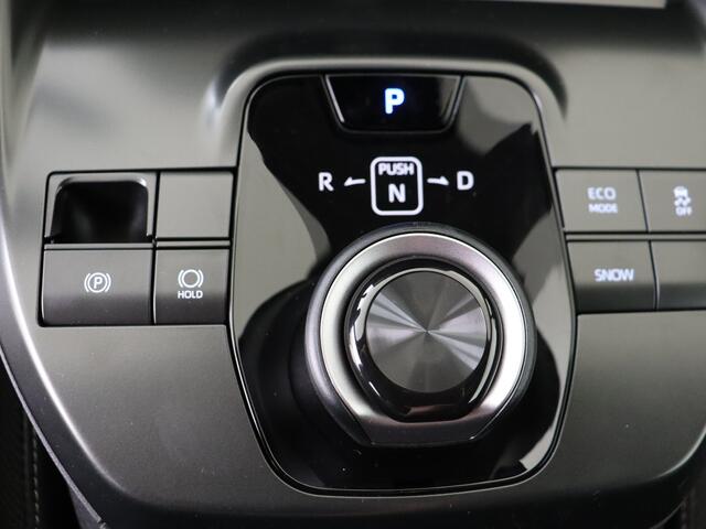 Toyota C-HR First Edition 77 kWh | BTW voertuig | 18" | dodehoek detectie | Stoel+stuurverwarming | Parkeersensoren voor+achter | Elektrische achterklep |