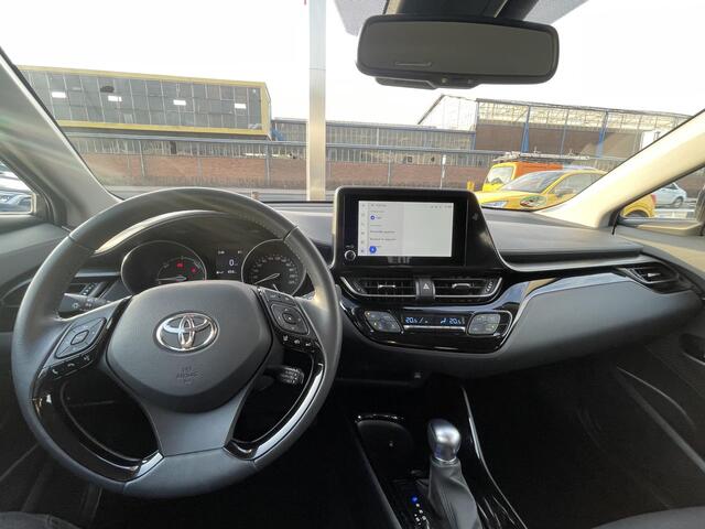 Toyota C-HR 2.0 Hybrid Dynamic + afneembare trekhaak, NL Auto, zeer netjes en luxe