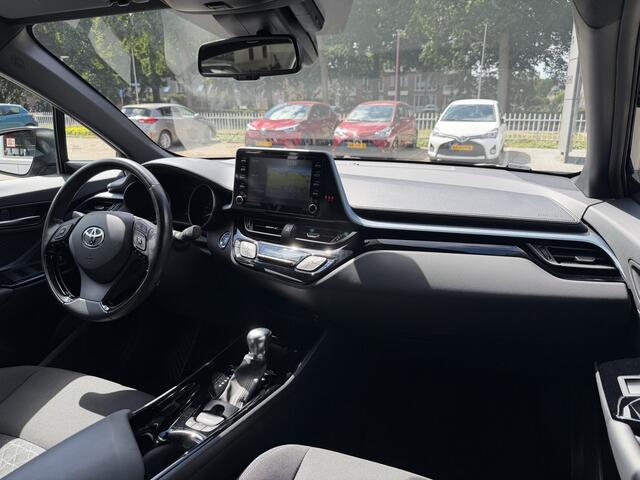 Toyota C-HR 1.8 Hybrid Style | GEEN AFLEVERKOSTEN | Trekhaak afneembaar, All season banden, Apple/Android, Dodehoekdetectie