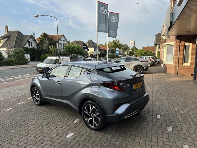 Toyota C-HR 2.0 Hybrid Dynamic parkeercamera, climate- en cruise control, afneembare trekhaak, origineel Nederlandse auto, 2e eigenaar, dealeronderhouden, parkeersensoren voor en achter, Apple Carplay, Android Auto, Toyota 10 jaar garantie programma, Toyota pechhulp