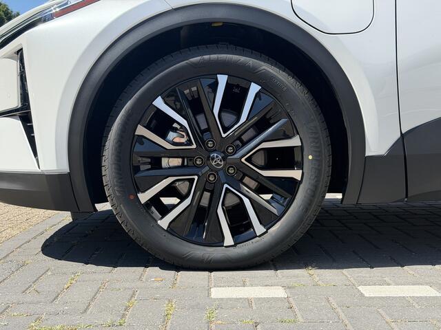 Toyota C-HR First Edition 77 kWh 20 inch lichtmetalen velgen, Dodehoekdetectie, Elektrisch bedienbare achterklep