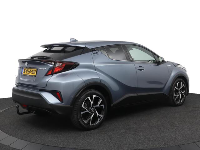 Toyota C-HR 1.8 Hybrid Dynamic Plus | Parkeersensoren V+A | Stoel & Stuurverwarming | Parkeercamera | Automatisch inparkeren | Trekhaak |