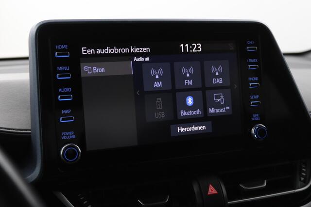 Toyota C-HR 1.8 Hybrid Dynamic Plus | Parkeersensoren V+A | Stoel & Stuurverwarming | Parkeercamera | Automatisch inparkeren | Trekhaak |