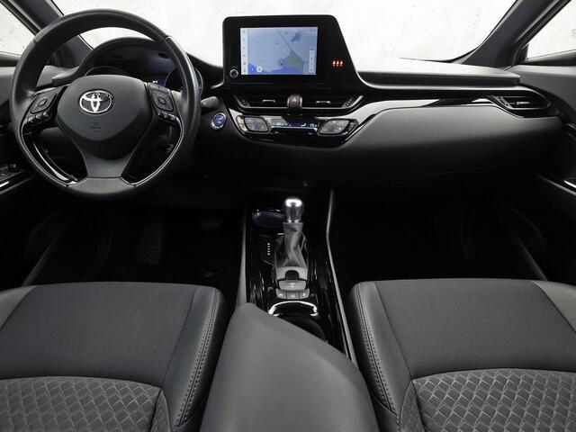 Toyota C-HR 1.8 Hybrid Sport Automaat (GROOT NAVI, CLIMATE, CAMERA, STOELVERWARMING, SPORTSTOELEN, ADAPTIVE CRUISE, GETINT GLAS, KEYLESS, NIEUWSTAAT)