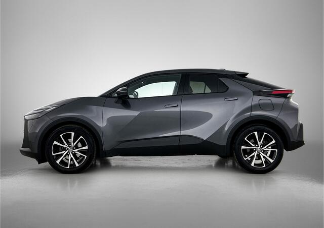 Toyota C-HR 1.8 Hybrid 140 First Edition + Winter Pack | Dealer Onderhouden | Trekhaak afneembaar | Stoel+stuurverwarming | Dodehoek detectie | Elektrische achterklep | Parkeersensoren voor+achter | Full LED verlichting | Groot multimediascherm |