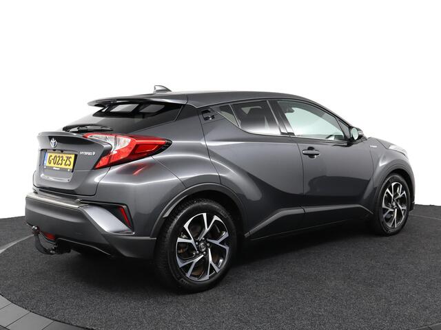 Toyota C-HR 1.8 Hybrid Dynamic | Trekhaak | SCM Klasse 1 Alarm | Stoelverwarming | Navigatie |