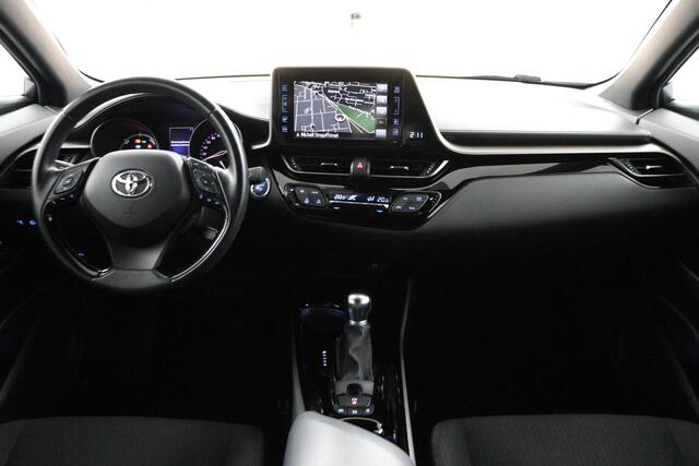 Toyota C-HR 1.8 Hybrid Dynamic | Trekhaak | SCM Klasse 1 Alarm | Stoelverwarming | Navigatie |
