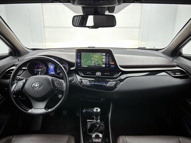 Toyota C-HR 1.2 Executive | Trekhaak - 1300KG trekgewicht! | Half Lederen bekleding | Stoelverwarming | Navigatie | Parkeersensoren voor+achter | Achteruitrijcamera | Climate Control |