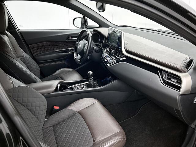 Toyota C-HR 1.2 Executive | Trekhaak - 1300KG trekgewicht! | Half Lederen bekleding | Stoelverwarming | Navigatie | Parkeersensoren voor+achter | Achteruitrijcamera | Climate Control |