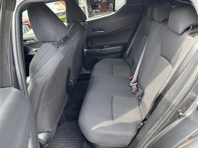 Toyota C-HR 1.8 Hybrid Dynamic / NL auto / Trekhaak Afneembaar / Camera / Navi / Stoelverwarming /