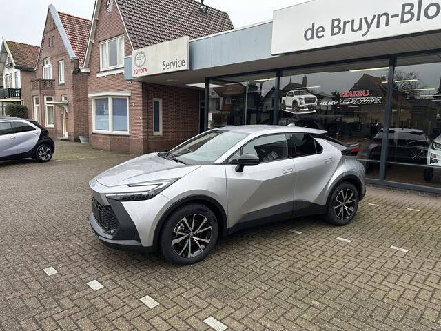 Toyota C-HR 2.0 Plug-in Hybrid 220 Dynamic dodehoekdetectie / stoelverwarming / stuurwielverwarming / parkeersensoren voor + achter / Navigatie / Apple Carplay / Android Auto / parkeercamera / 10 jaar Toyota garantie / rijklaarprijs incl. Toyota Pechhulppas