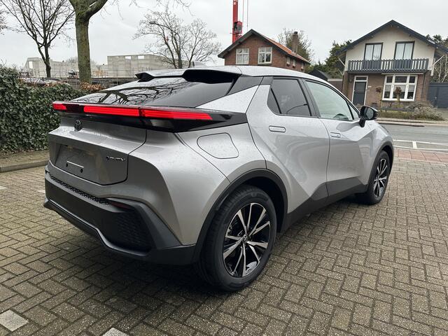 Toyota C-HR 2.0 Plug-in Hybrid 220 Dynamic dodehoekdetectie / stoelverwarming / stuurwielverwarming / parkeersensoren voor + achter / Navigatie / Apple Carplay / Android Auto / parkeercamera / 10 jaar Toyota garantie / rijklaarprijs incl. Toyota Pechhulppas